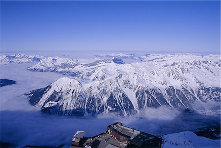 simsearch:841-02721472,k - Vue de la station du Grand Massif et de ski de Flaine, Aguile du Midi, Chamonix, Savoie, Savoie, France, Europe Photographie de stock - Rights-Managed, Code: 841-03030600