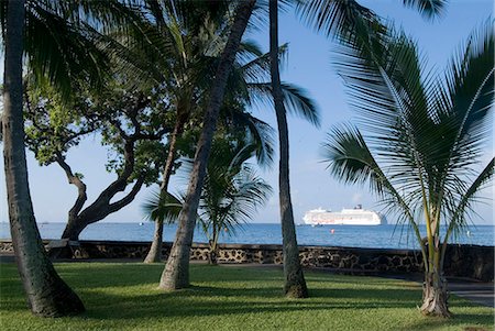simsearch:841-03067371,k - Beach with cruise ship off shore, Kailua-Kona, Island of Hawaii (Big Island), Hawaii, United States of America, North America Stock Photo - Rights-Managed, Code: 841-03030657