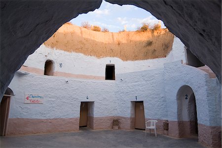 Underground cave dwellings, site of Star Wars film, now a hotel, Matmata, Tunisia, North Africa, Africa Foto de stock - Con derechos protegidos, Código: 841-03031643