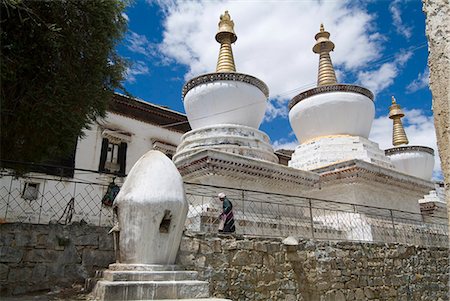 simsearch:841-03031735,k - Tashilumpo Monastery, the residence of the Chinese appointed Panchat Lama, Tibet, China, Asia Stock Photo - Rights-Managed, Code: 841-03031817