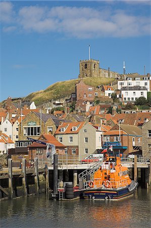 simsearch:841-06345048,k - Église et bateau de sauvetage dans le port, Whitby, North Yorkshire, Yorkshire, Angleterre, Royaume-Uni, Europe Photographie de stock - Rights-Managed, Code: 841-03032243