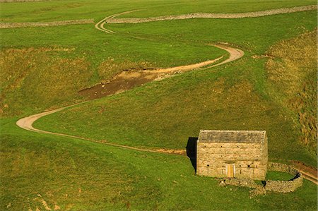 Stone barn and winding track near Keld, Yorkshire Dales National Park, Yorkshire, England, United Kingdom, Europe Stock Photo - Rights-Managed, Code: 841-03032262