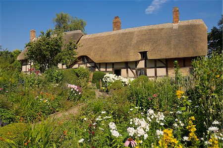 The cottage garden at Anne Hathaway's thatched cottage, home of Shakespeare's wife, Shottery near Stratford-upon-Avon, Warwickshire, England, United Kingdom, Europe Stock Photo - Rights-Managed, Code: 841-03032456