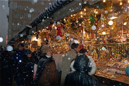 Personnes shopping comme à Noël, les chutes de neige du marché décrochage, Marienplatz, Munich, Bavière, Allemagne, Europe Photographie de stock - Rights-Managed, Code: 841-03032506