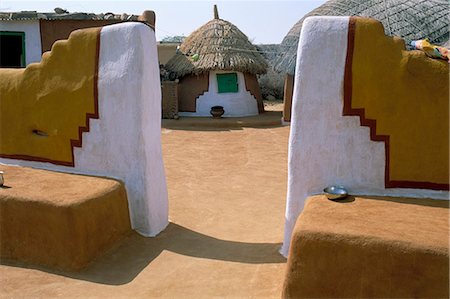 straw house - Decorated walls and house in a village near Barmer, Rajasthan state, India, Asia Foto de stock - Con derechos protegidos, Código: 841-03032796