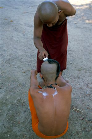 simsearch:841-03062566,k - Shaving head of a novice monk, Buddhist monastery at Angkor, Siem Reap, Cambodia, Indochina, Southeast Asia, Asia Foto de stock - Con derechos protegidos, Código: 841-03032900