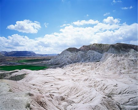 simsearch:841-02946852,k - Rocks and green fields in distance, near Avanos, Cappadocia, Anatolia, Turkey, Eurasia Foto de stock - Con derechos protegidos, Código: 841-03033399