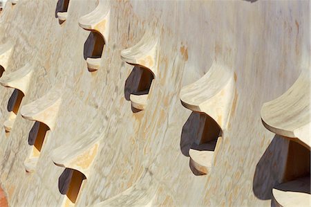 simsearch:841-02703343,k - Vue de moderniste toit des Casa Mila de Gaudi, La Pedrera, Barcelone (Catalogne) (Catalunya), Espagne, Europe Photographie de stock - Rights-Managed, Code: 841-03033636