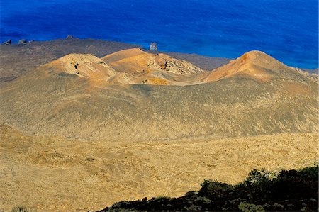 simsearch:841-03677367,k - View of volcano cone taken from la Dehesa, with sea beyond, El Hierro, Canary Islands, Spain, Atlantic, Europe Fotografie stock - Rights-Managed, Codice: 841-03033644