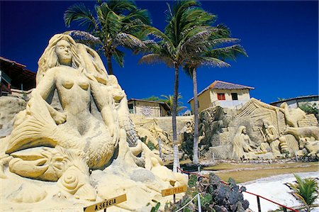 Sculpture de sable géante d'une sirène et de bungalows sur la côte du Ceara, près de Canoa Quedrada, Ceara ». Brésil, Amérique du Sud Photographie de stock - Rights-Managed, Code: 841-03033718