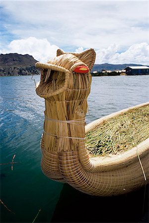 Typical reed boat made by Uros people, Floating Islands, Lake Titicaca, Peru, South America Foto de stock - Con derechos protegidos, Código: 841-03033737