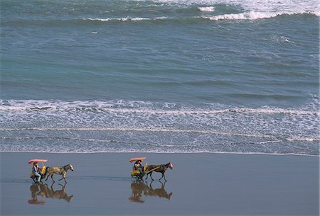 simsearch:841-06341176,k - Sanctuary of Ratu Kidul (queen of the sea), Parang-Tritis beach, island of Java, Indonesia, Southeast Asia, Asia Foto de stock - Direito Controlado, Número: 841-03033832