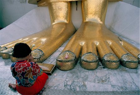 foot god - Woman praying at the feet of the Buddha in the temple of the Standing Buddha, Wat Intrawiharn, Bangkok, Thailand, Southeast Asia, Asia Stock Photo - Rights-Managed, Code: 841-03033841