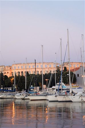 simsearch:841-03054915,k - Soirée lumière sur les yachts du port et l'amphithéâtre romain du Ier siècle, Pula, la côte d'Istrie, en Croatie, Europe Photographie de stock - Rights-Managed, Code: 841-03054867