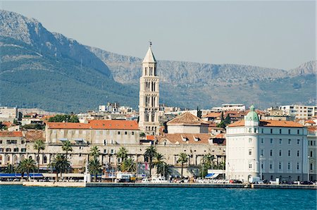 simsearch:841-03057304,k - Coastal mountains and waterfront town buildings, Split, Dalmatian Coast, Croatia, Europe Foto de stock - Direito Controlado, Número: 841-03054870