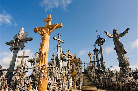 Hill of Crosses (Kryziu Kalnas), thousands of memorial crosses, a tradition of planting crosses since the 14th century, Lithuania, Baltic States, Europe Foto de stock - Direito Controlado, Número: 841-03054967