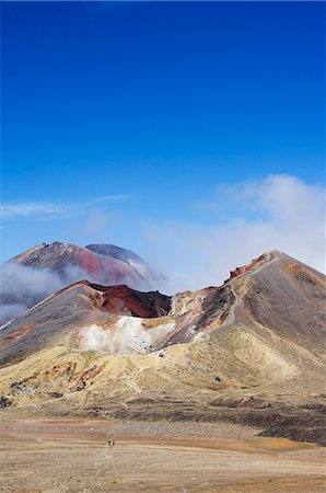 Mount Ngauruhoe, 2287m, on the Tongariro Crossing, in the oldest national park in New Zealand, Tongariro National Park, UNESCO World Heritage Site, Taupo, North Island, New Zealand, Pacific Fotografie stock - Rights-Managed, Codice: 841-03055092