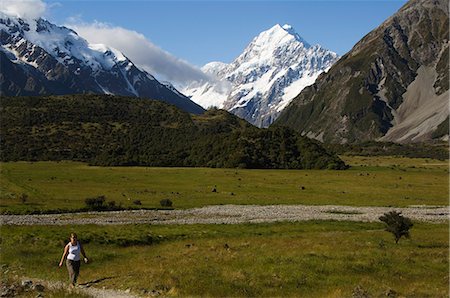 simsearch:841-03067280,k - Hikers below Aoraki (Mount Cook), 3755m, the highest peak in New Zealand, Te Wahipounamu UNESCO World Heritage Site, Aoraki (Mount Cook) National Park, Southern Alps, Mackenzie Country, South Island, New Zealand, Pacific Fotografie stock - Rights-Managed, Codice: 841-03055155
