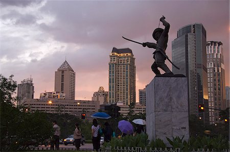 Monument of Soldier and city skyline at sunset, Makati Business District, Manila, Philippines, Southeast Asia, Asia Foto de stock - Con derechos protegidos, Código: 841-03055178