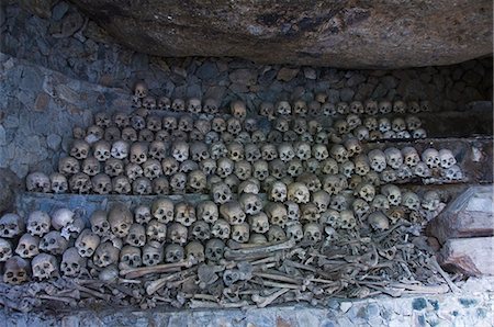 Höhle von Schädeln und Knochen, Opdas Cave Masse Beerdigung, 500-1000 Jahre alt, Kabayan Stadt, die Berge der Cordillera, Benguet Provinz, Luzon, Philippinen, Südostasien, Asien Stockbilder - Lizenzpflichtiges, Bildnummer: 841-03055214