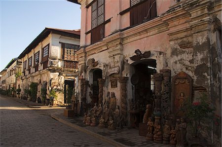 Boutique d'artisanat local en espagnol vieille ville, des maisons ancestrales et des demeures d'époque coloniale construites par les marchands chinois, patrimoine mondial de l'UNESCO, Vigan, Province d'Ilocos, Luzon, Philippines, Asie du sud-est, Asie Photographie de stock - Rights-Managed, Code: 841-03055211