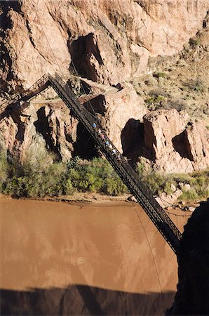 simsearch:841-07082586,k - Chevaux et touristes traversant un pont suspendu qui enjambe la rivière du Colorado dans le Grand Canyon National Park, patrimoine mondial de l'UNESCO, Arizona, États-Unis d'Amérique, Amérique du Nord Photographie de stock - Rights-Managed, Code: 841-03055298