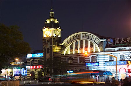 place tiananmen - Vieux bâtiment de la gare à Tiananmen Squar, Beijing, Chine, Asie Photographie de stock - Rights-Managed, Code: 841-03055503