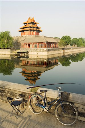 Pêche dans le fossé avec le reflet du mur tour de la cité interdite Palais Musée du palais, patrimoine mondial de l'UNESCO, Beijing, Chine, Asie Photographie de stock - Rights-Managed, Code: 841-03055521