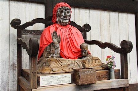 Jizo Buddha statue vêtue de Cap-Rouge, Temple Todaiji (Big Buddha), construit au VIIIe siècle, la préfecture de Nara Nara City, île de Honshu, Japon, Asie Photographie de stock - Rights-Managed, Code: 841-03055616
