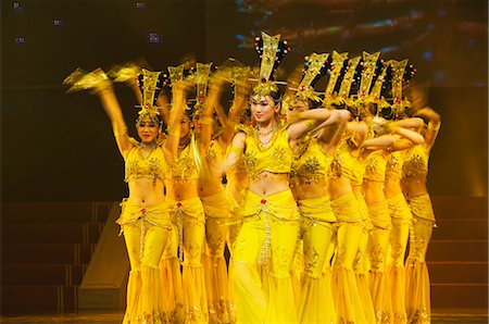 Tang Dynasty dance dating from between 618 and 907AD and Music Show at the Sunshine Grand Theatre, Xian City, Shaanxi Province, China, Asia Foto de stock - Con derechos protegidos, Código: 841-03055639