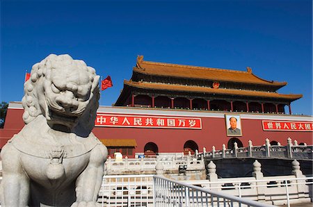 plaza de tiananmen - A lion statue at the Gate of Heavenly Peace at the Forbidden City Palace Museum, Beijing, China, Asia Foto de stock - Con derechos protegidos, Código: 841-03055766