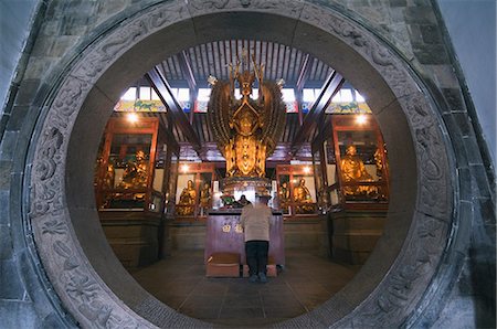 simsearch:841-03031764,k - A woman praying in front of an arched entrance at West Garden Buddhist Temple, Suzhou, Jiangsu Province, China, Asia Stock Photo - Rights-Managed, Code: 841-03056004