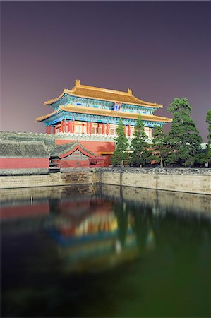 simsearch:841-03055447,k - North gate of The Forbidden City reflected in a moat, Palace Museum, UNESCO World Heritage Site, Beijing, China, Asia Foto de stock - Con derechos protegidos, Código: 841-03056125