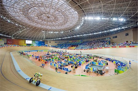 paraolimpionici - Cycling event during the 2008 Paralympic Games at Laoshan Velodrome, Beijing, China, Asia Fotografie stock - Rights-Managed, Codice: 841-03056145