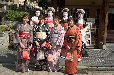 Girls wearing yukata - kimono, geisha, maiko (trainee geisha) in Gion, Kyoto city, Honshu, Japan, Asia Stock Photo - Rights-Managed, Code: 841-03056237