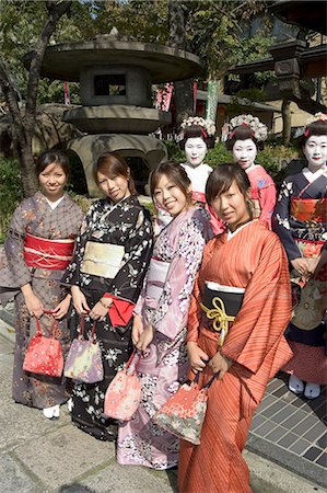 Girls wearing yukata - kimono, geisha, maiko (trainee geisha) in Gion, Kyoto city, Honshu, Japan, Asia Stock Photo - Rights-Managed, Code: 841-03056239