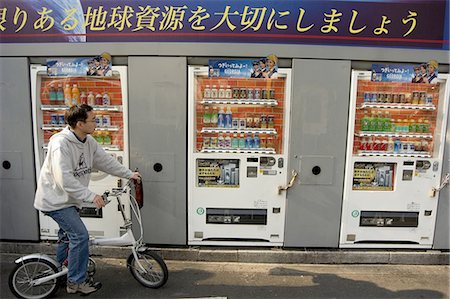 person at vending machine - Cyclist, vending machines, Shinjuku, Tokyo, Honshu, Japan, Asia Stock Photo - Rights-Managed, Code: 841-03056287