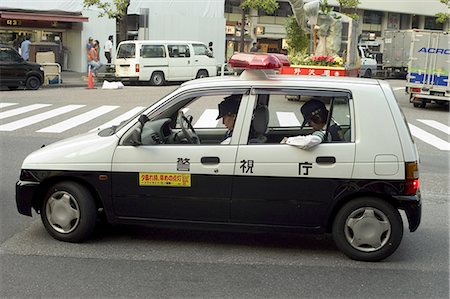 simsearch:841-03056291,k - Petite mini auto‑patrouille, Tokyo, Honshu, Japon, Asie Photographie de stock - Rights-Managed, Code: 841-03056296