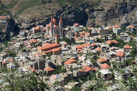 St. Saba Church and red tile roofed town, Bcharre, Qadisha Valley, UNESCO World Heritage Site, North Lebanon, Middle East Foto de stock - Con derechos protegidos, Código: 841-03056447