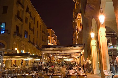simsearch:841-03032553,k - Street side cafe area, Place d'Etoile (Nejmeh Square) at night, downtown, Beirut, Lebanon, Middle East Foto de stock - Con derechos protegidos, Código: 841-03056459