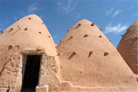 single storey - Maisons construites en brique et de boue, Srouj village, Syrie, Moyen-Orient Photographie de stock - Rights-Managed, Code: 841-03056532