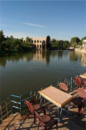 simsearch:841-02945175,k - Riverside restaurant, water wheel on the Orontes River, Hama, Syria, Middle East Stock Photo - Rights-Managed, Code: 841-03056593