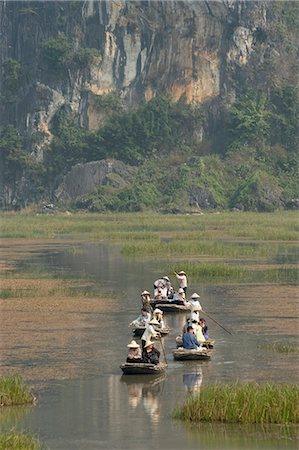 delta de río - Punting boats on delta river, limestone mountain scenery, Van Long, Ninh Binh, south of Hanoi, North Vietnam, Southeast Asia, Asia Foto de stock - Con derechos protegidos, Código: 841-03056728