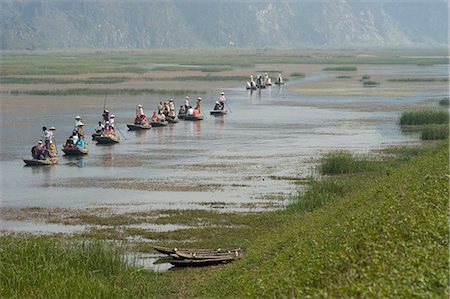 delta - Punting boats on delta river, Van Long, Ninh Binh, south of Hanoi, North Vietnam, Southeast Asia, Asia Foto de stock - Con derechos protegidos, Código: 841-03056729