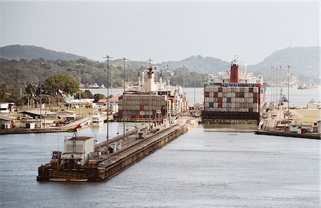 Navires en passant par les écluses, Canal de Panama (Panama), l'Amérique centrale Photographie de stock - Rights-Managed, Code: 841-03056742