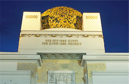 simsearch:841-03055810,k - Detail of the exterior of the dome of the art nouveau Secession building, Innere Stadt, Vienna, Austria, Europe Foto de stock - Direito Controlado, Número: 841-03056817