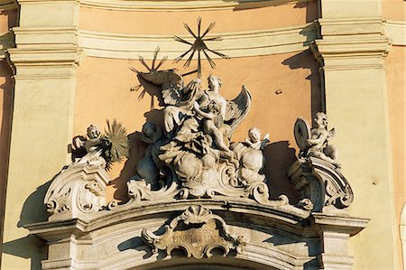 simsearch:841-03062980,k - Facade detail of city's finest Baroque church of Holy Trinity (Kostol Trinitarov), Bratislava, Slovakia, Europe Foto de stock - Con derechos protegidos, Código: 841-03056899