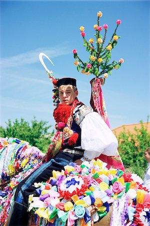 Un de roi compagnons portant robe folklorique, chevauchée des rois Festival, village de Vlcnov, région de Slovacko morave, Vlcnov, Zlinsko, République tchèque, Europe Photographie de stock - Rights-Managed, Code: 841-03056903