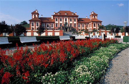 prager schloss - Floral bed and exterior of Baroque Troja Chateau, Troja, Prague, Czech Republic, Europe Foto de stock - Con derechos protegidos, Código: 841-03056919