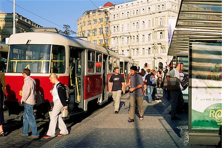 simsearch:841-05846123,k - Passagers et les tramways à namesti Miru (place), Vinohrady, Prague, République tchèque, Europe Photographie de stock - Rights-Managed, Code: 841-03056927